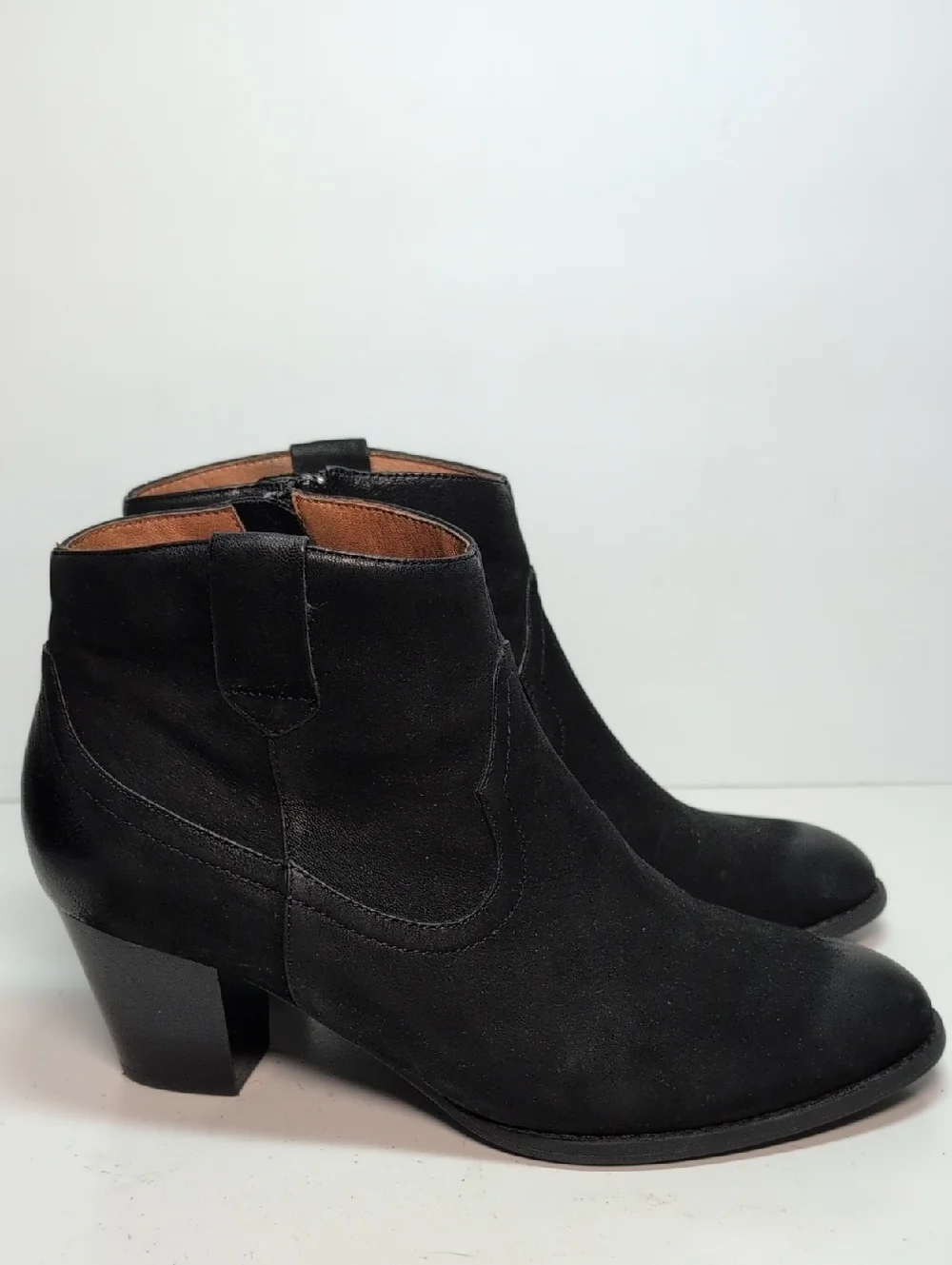 Vionic Upright Windom ankle boots western style booties. Womans size 8.5 EU 40